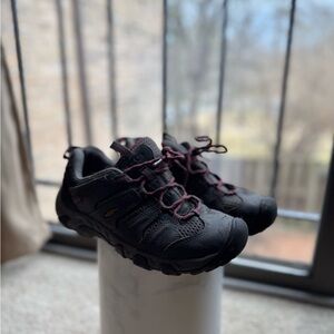 Keen Gray/Pink Women’s Hiking Shoes